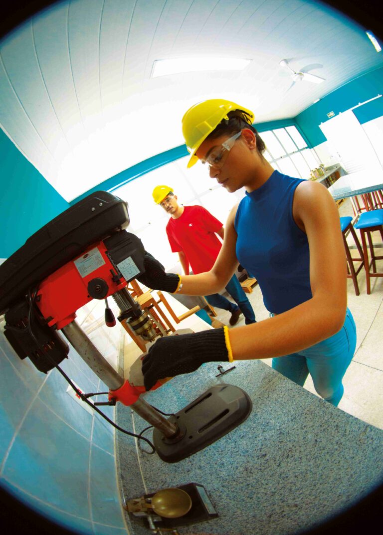 Capa da oficina do curso de Engenharia Civil e de Produção do Salesiano